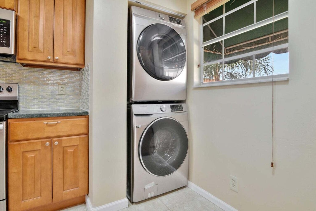 Photo of 6606 Via Regina, Boca Raton, FL 33433 (MLS # R10935645)