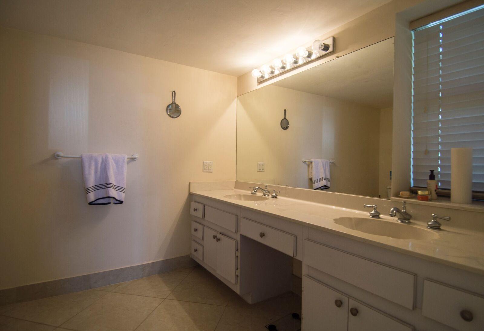 THIRTY TWO HUNDRED CONDO - Residential