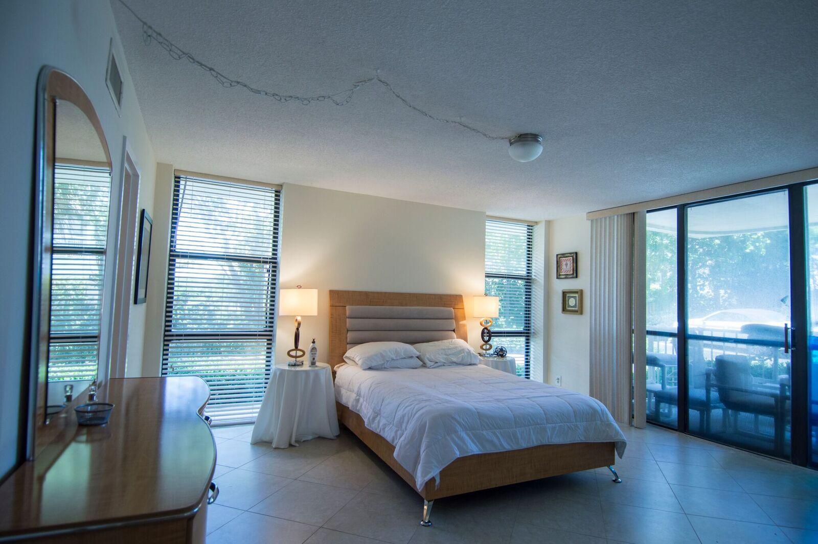THIRTY TWO HUNDRED CONDO - Residential