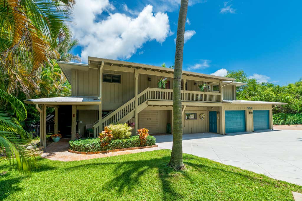 Photo of 304 SW INDIAN GROVES Drive, Stuart, FL 34994 (MLS # B26067466)