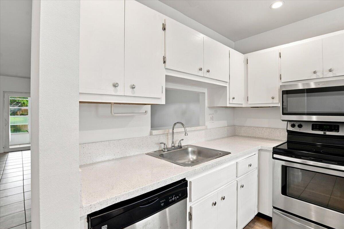 5121 W OAKLAND PARK 109