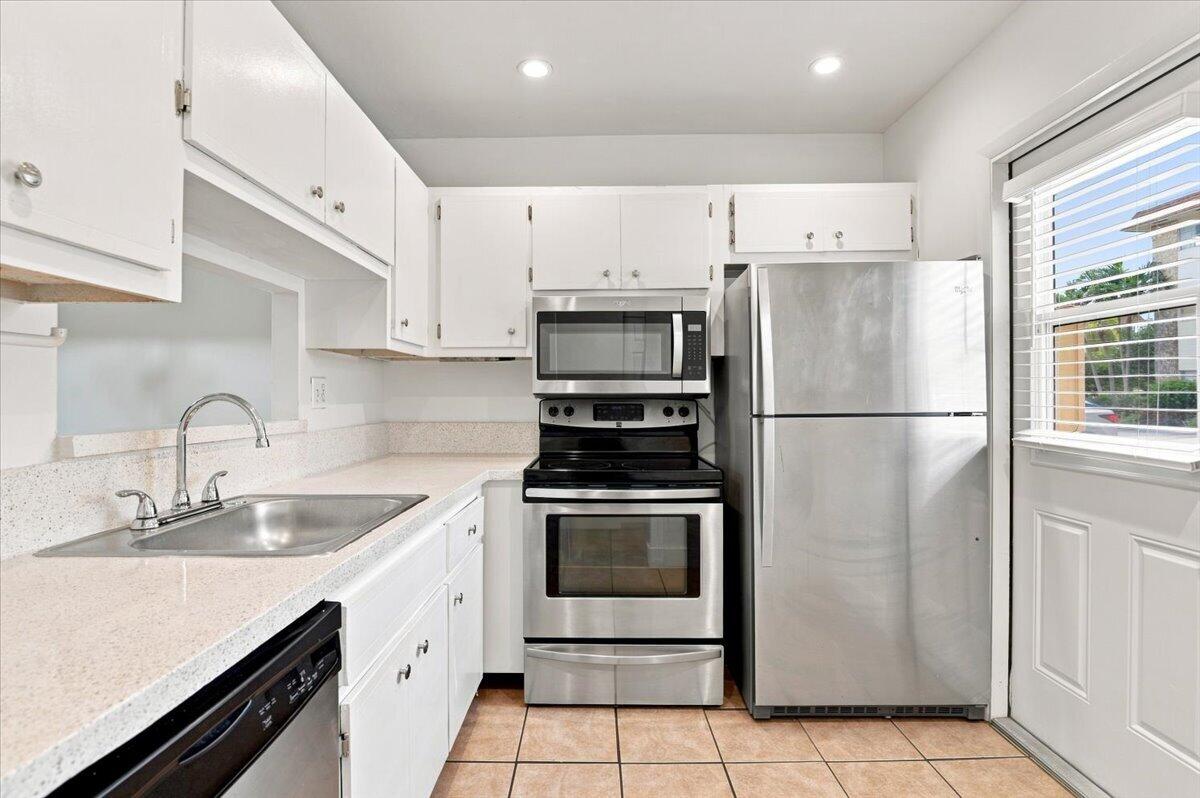 5121 W OAKLAND PARK 109