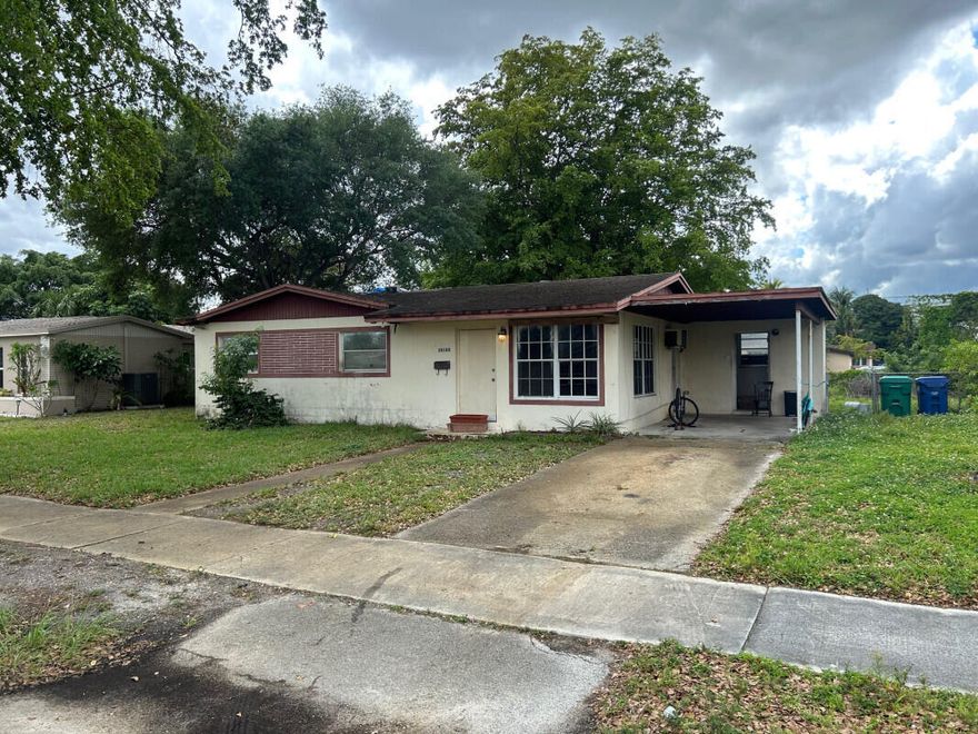 Handyman special, Great for Fix and Flip or Rent! 3 Bedrooms 1.5 Bathrooms 1014 sq ft