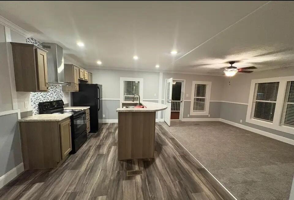 76 Sandhill Boulevard