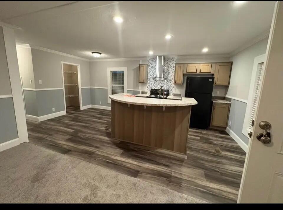 76 Sandhill Boulevard