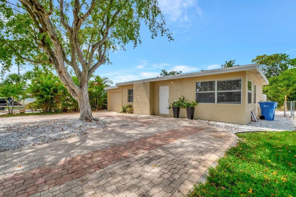 Photo of 125 E Hart Street, Lantana, FL 33462 (MLS # R11092792)