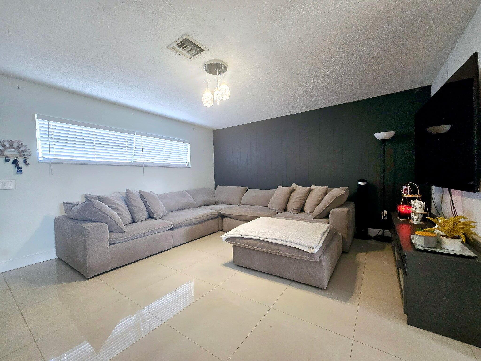 5110 Michigan Avenue 11b