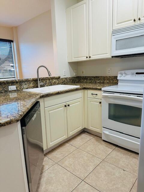 MILITARY TRAIL PUD - Residential Lease