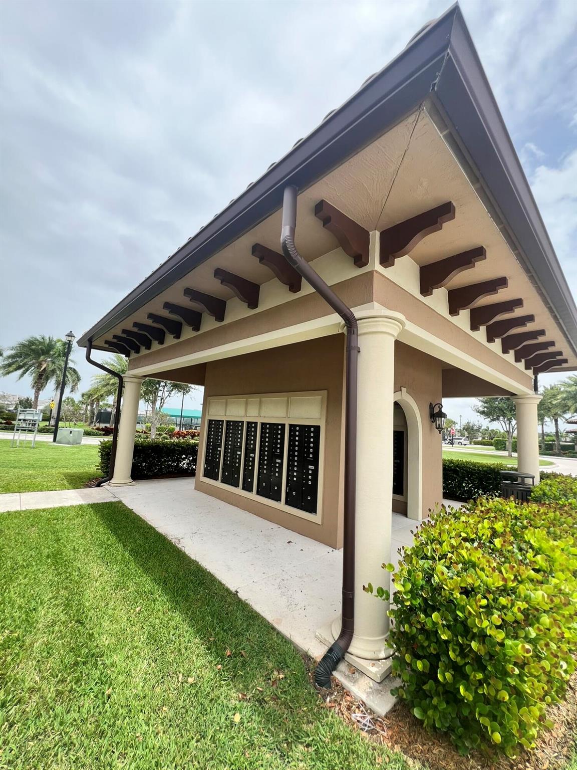 VERANDA GARDENS - Residential Lease