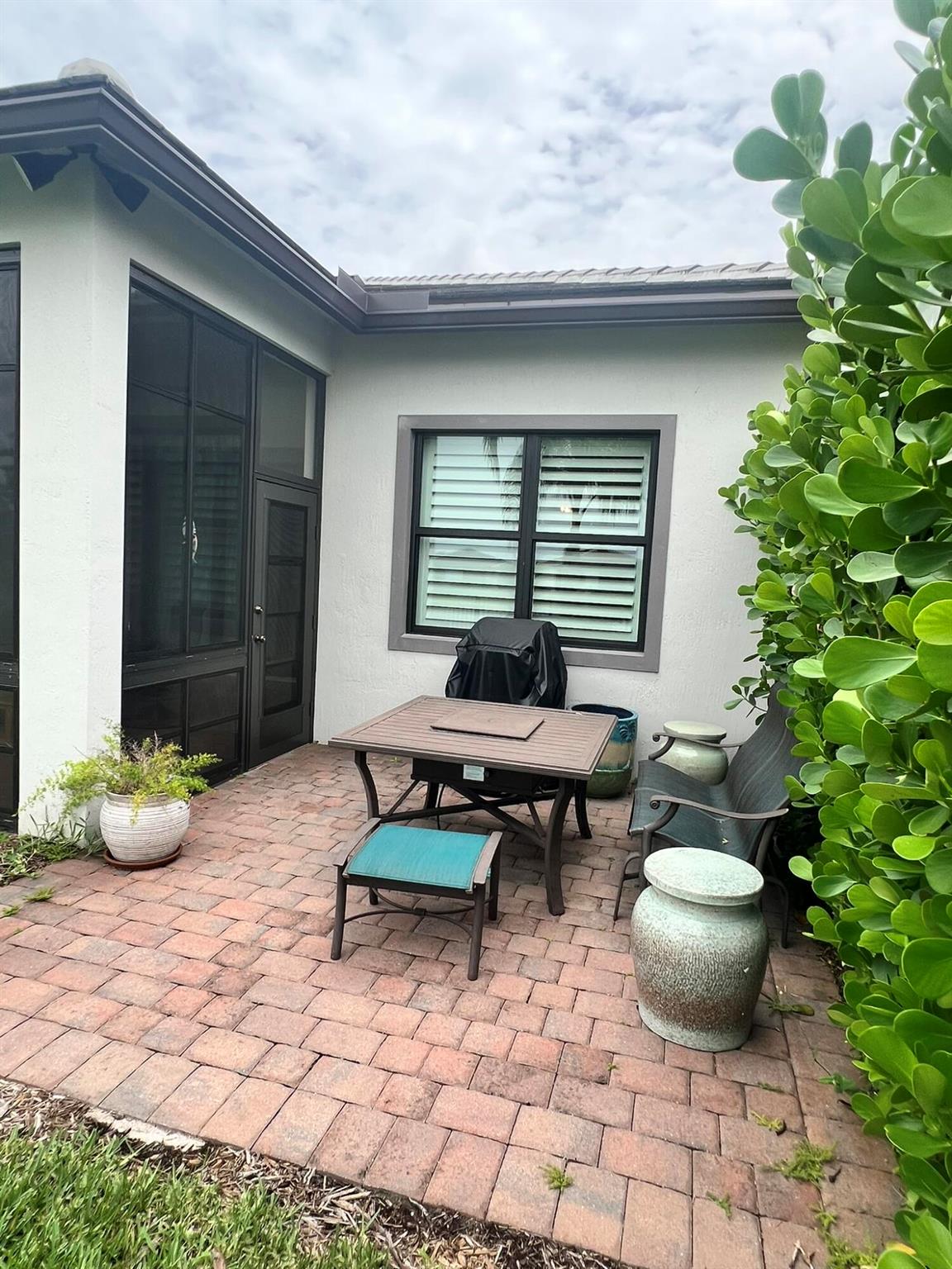 VERANDA GARDENS - Residential Lease