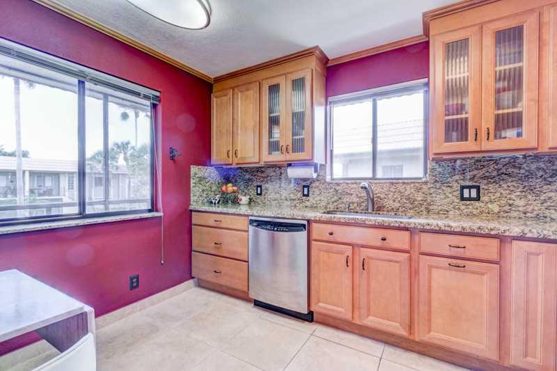 Racquet Club Apts 9A So - Residential