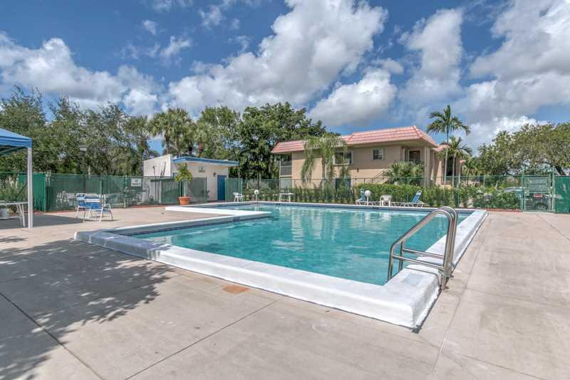 Racquet Club Apts 9A So - Residential