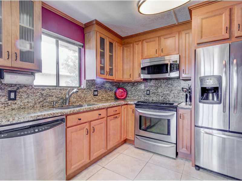 Racquet Club Apts 9A So - Residential