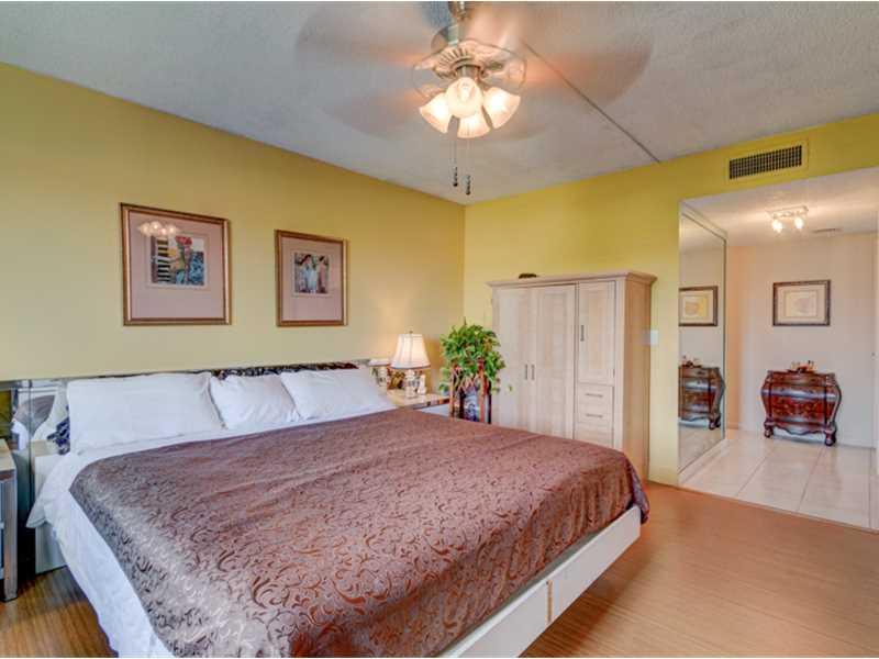 Racquet Club Apts 9A So - Residential