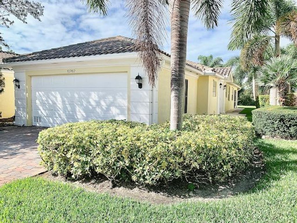 Photo of 10762 SW Elsinore Drive, Port Saint Lucie, FL 34987 (MLS # B26001289)
