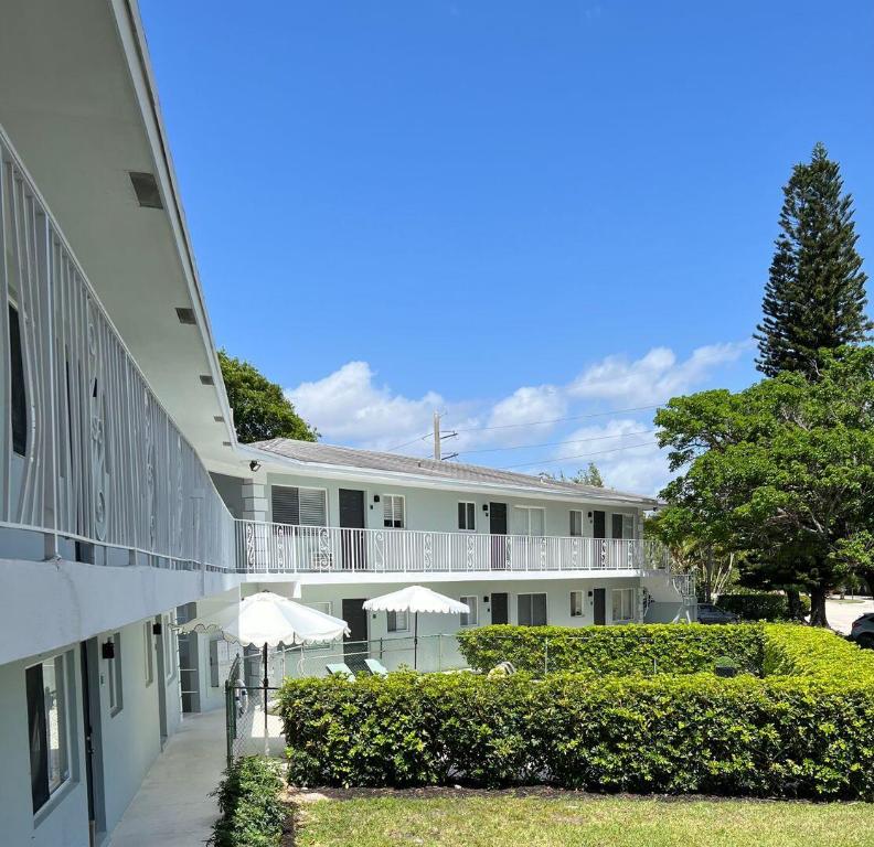 Boca Raton Square Gateway - Residential Lease