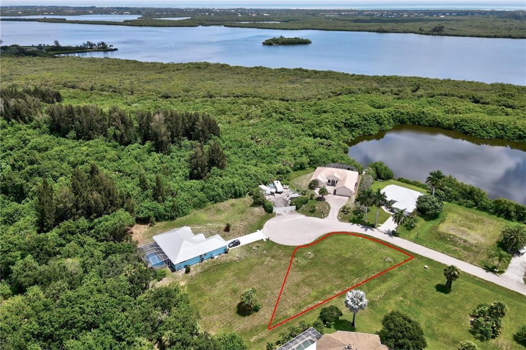 7465 32nd Court, Vero Beach, FL, 32967/$199,900 2 7465 32nd Court