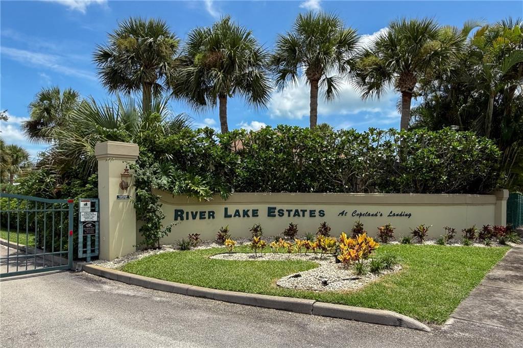 7465 32nd Court, Vero Beach, FL, 32967/$199,900 1 7465 32nd Court