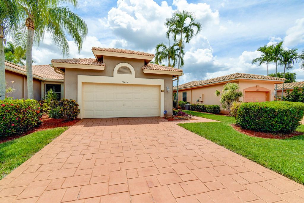 Photo of 10808 Royal Caribbean Circle, Boynton Beach, FL 33437 (MLS # R10895647)