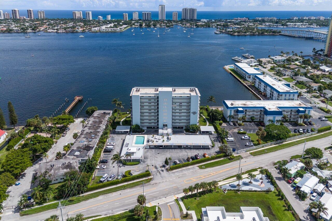 3040 Lake Shore Drive 502