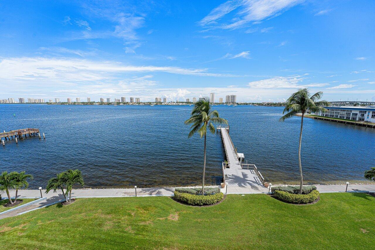 3040 Lake Shore Drive 502