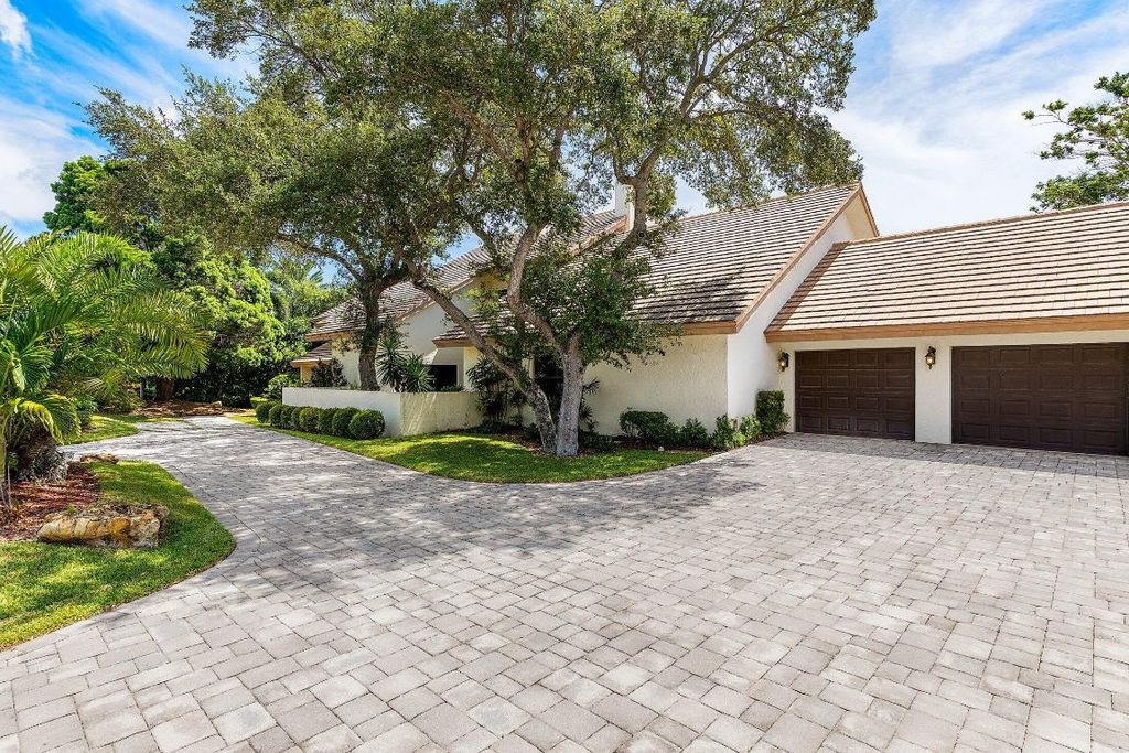 Photo of 4140 Sanctuary Lane, Boca Raton, FL 33431 (MLS # R11150419)