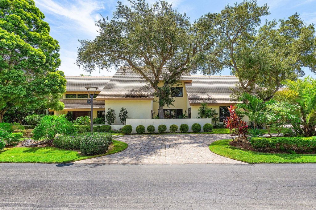 Photo of 4140 Sanctuary Lane, Boca Raton, FL 33431 (MLS # R11150419)