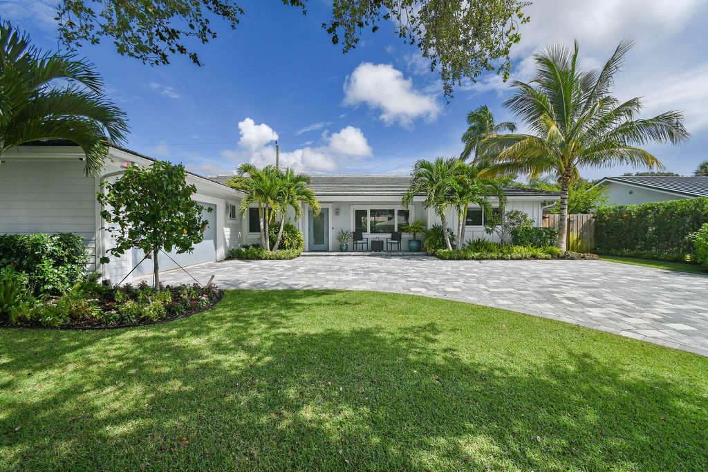 Photo of 2083 Ardley Court, North Palm Beach, FL 33408 (MLS # R11018441)