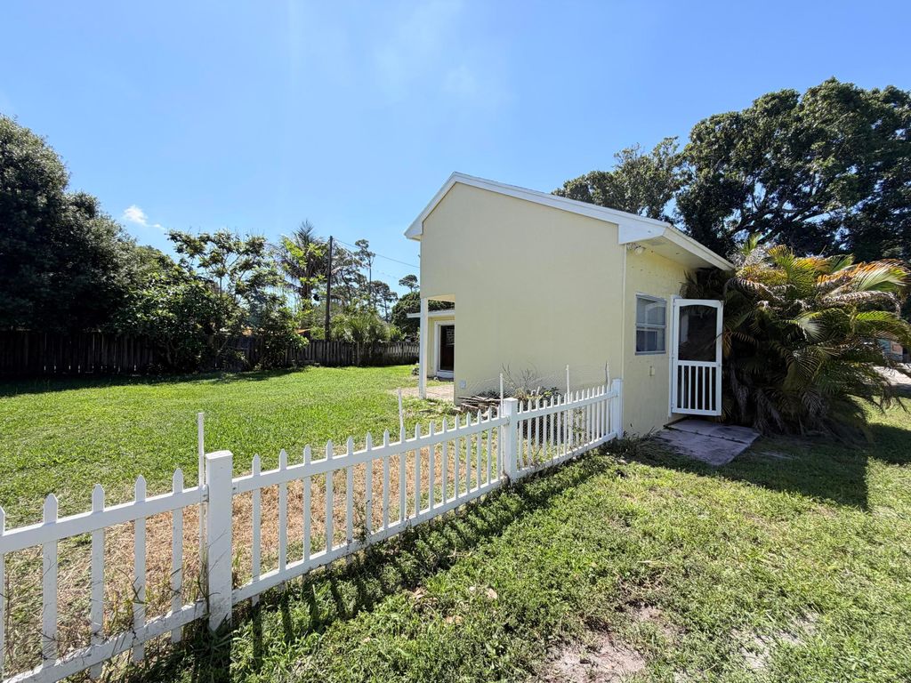 Photo of 4905 Williams Road, Palm Beach Gardens, FL 33418 (MLS # B26026930)