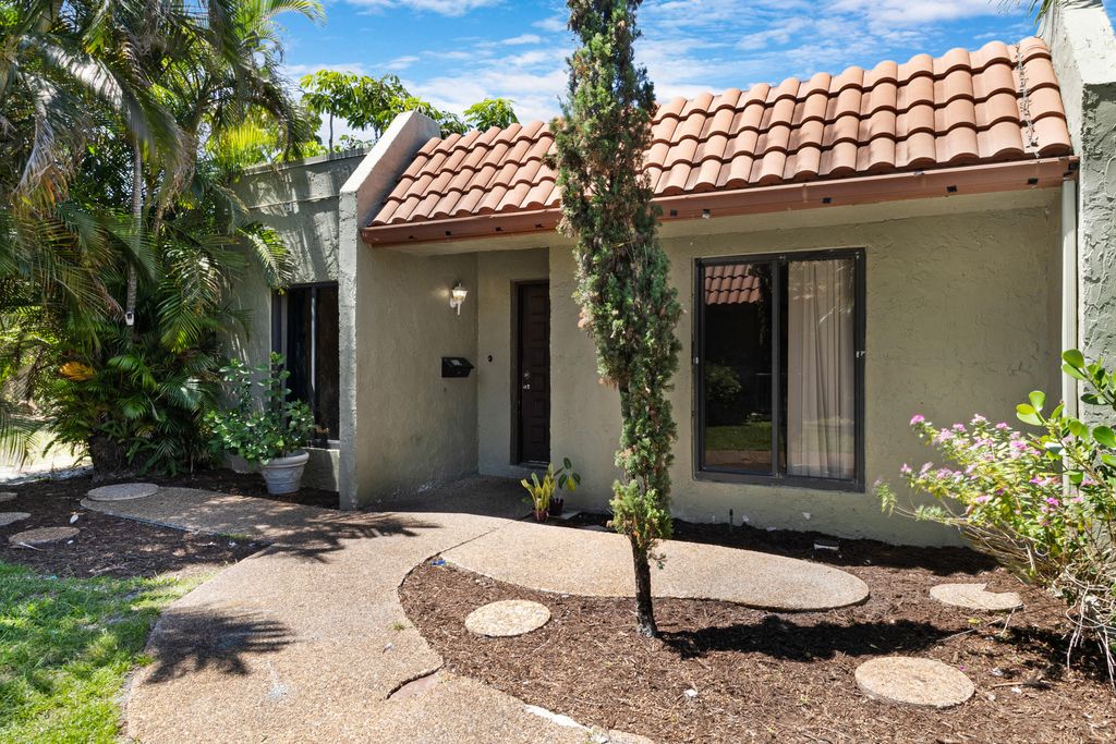 Photo of 153 SE 7th Street #G-1, Deerfield Beach, FL 33441 (MLS # B26027501)