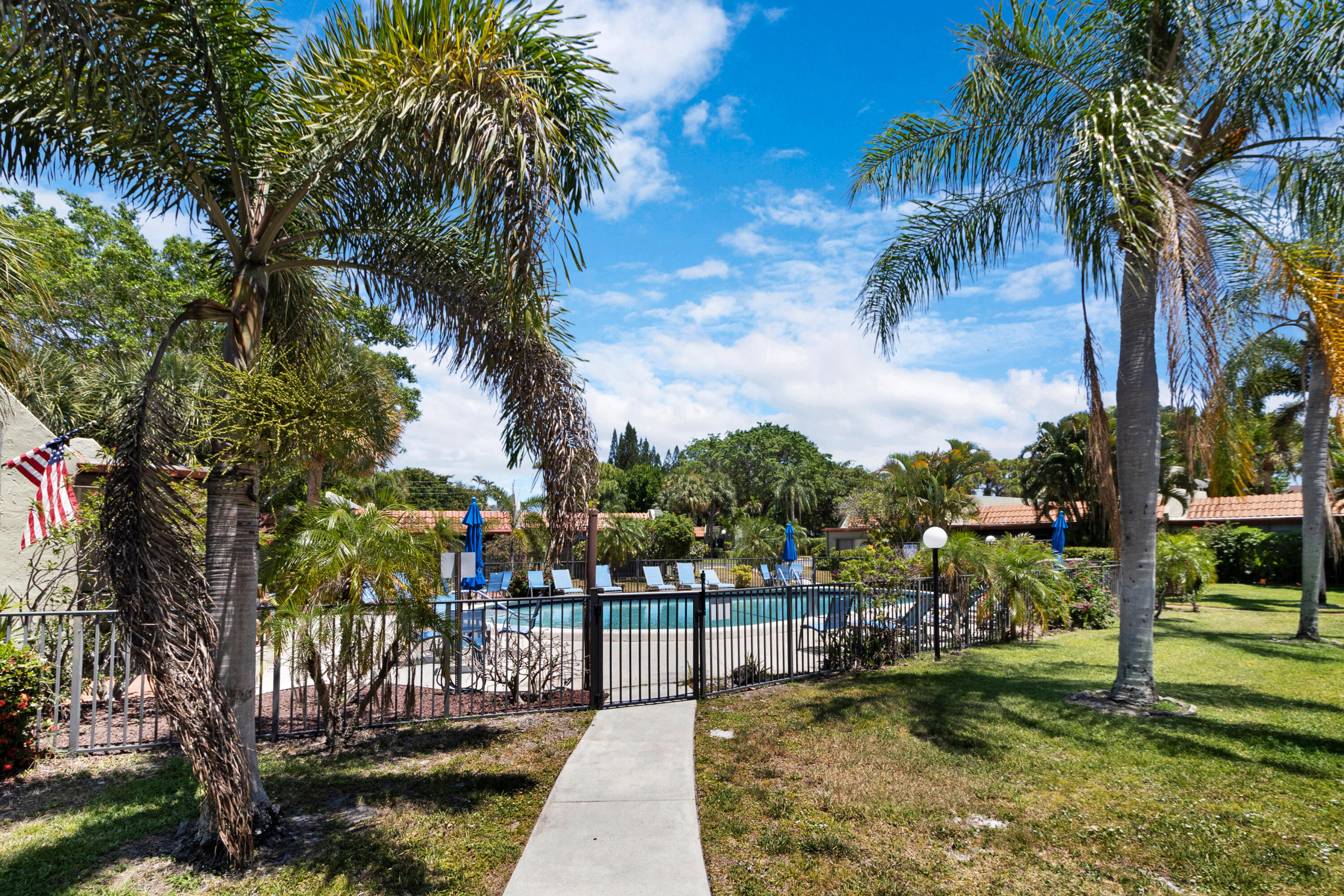 DEERFIELD PLAZA - Residential