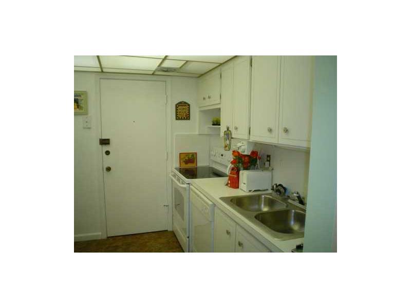 IMPERIAL POINT COLONNADES - Residential Lease