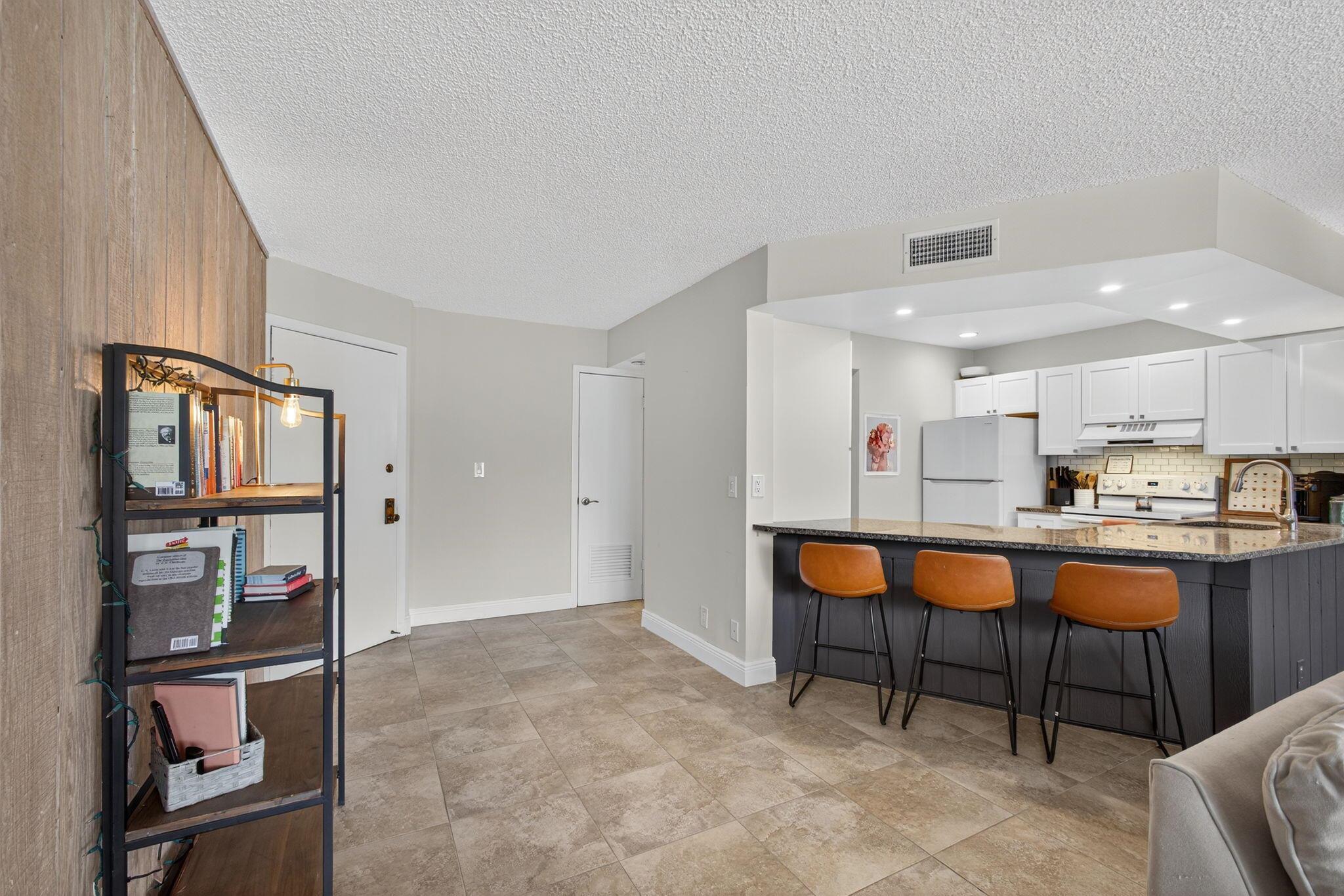 1605 S Us Highway 1 202v6