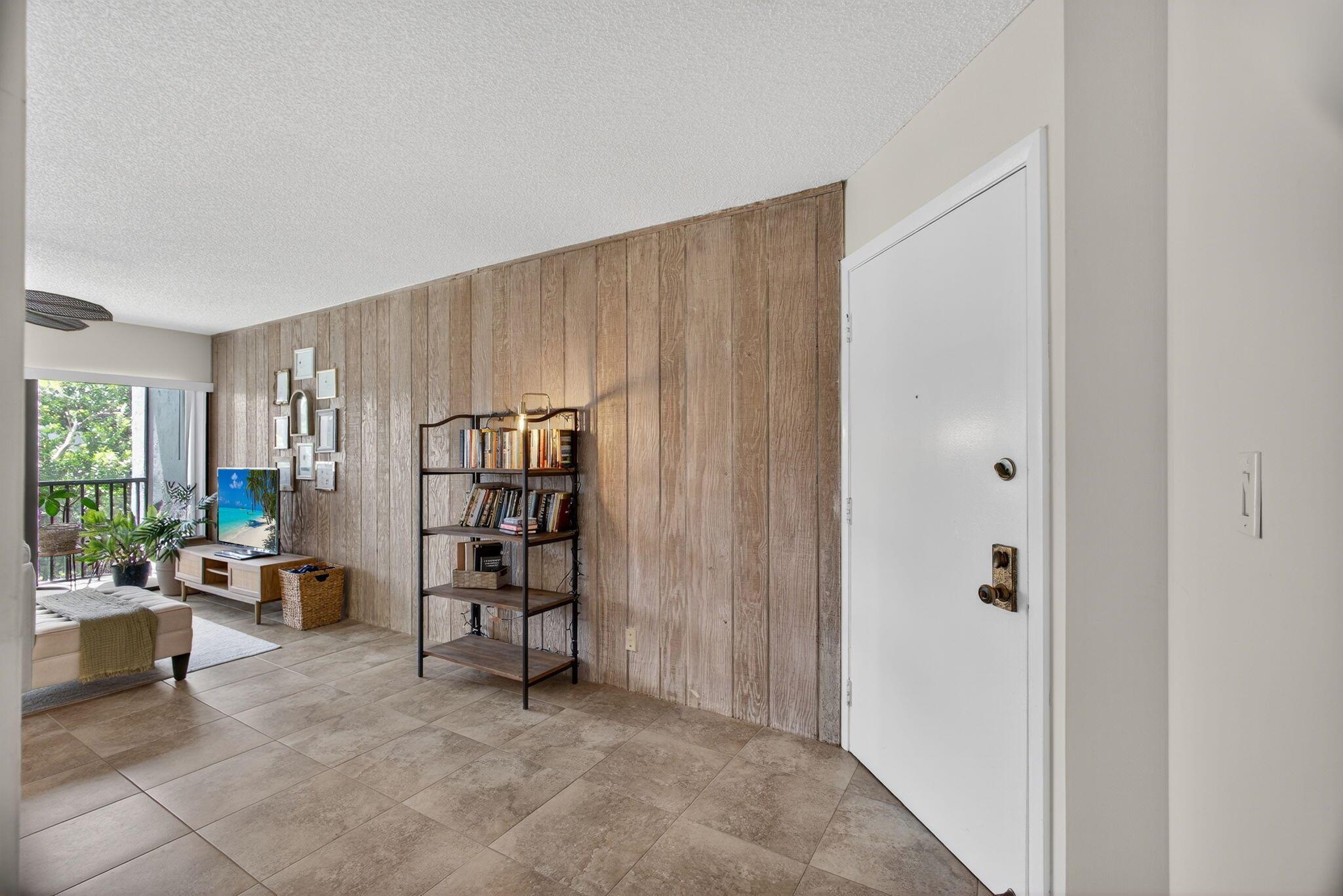 1605 S Us Highway 1 202v6