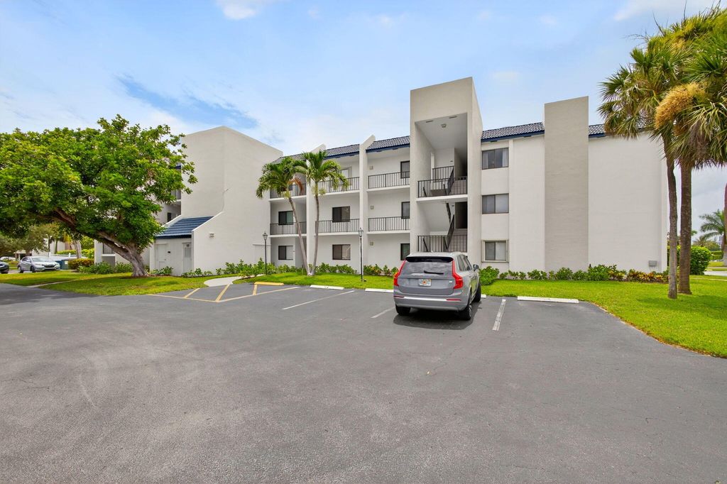 Photo of 1605 S Us Highway 1 #202v6, Jupiter, FL 33477 (MLS # R11108101)
