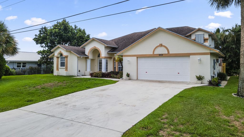 Photo of 9294 SE Kingsley Street, Hobe Sound, FL 33455 (MLS # R11001469)