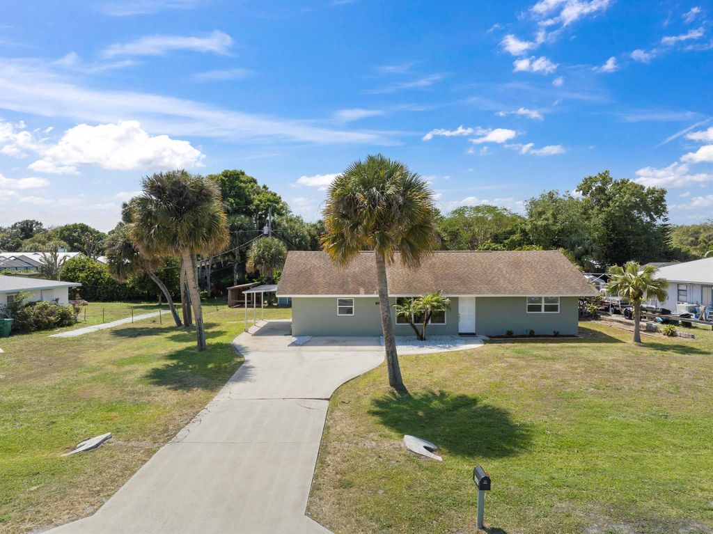 Photo of 6505 Fort Pierce Boulevard, Fort Pierce, FL 34951 (MLS # R10973422)