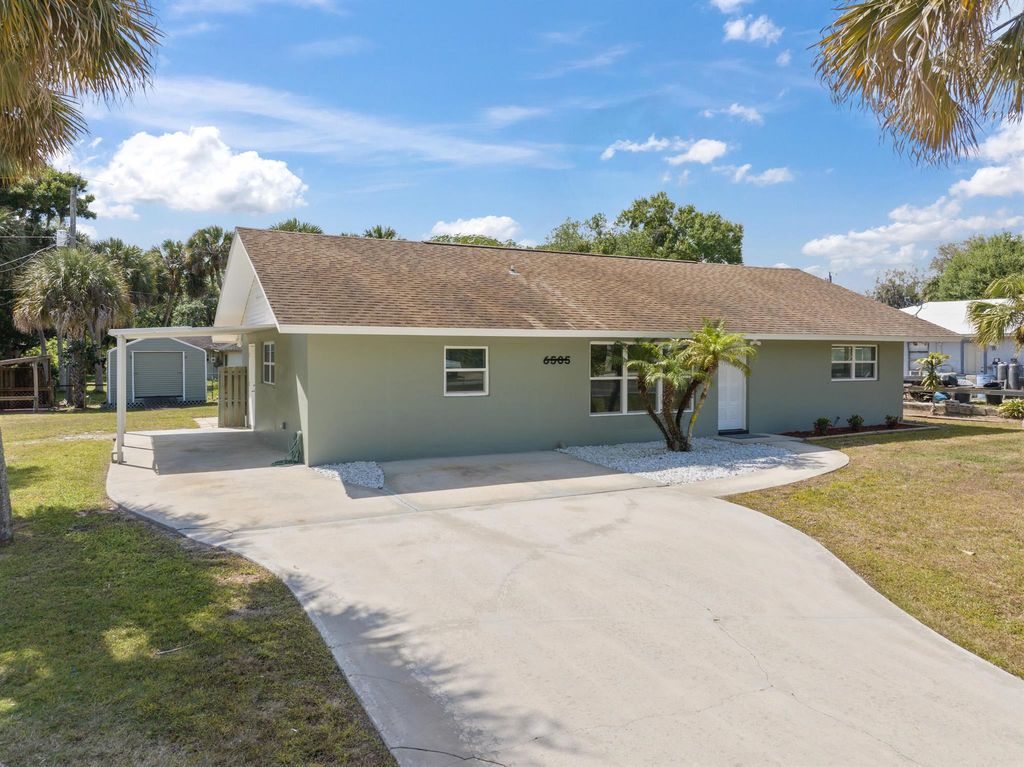 Photo of 6505 Fort Pierce Boulevard, Fort Pierce, FL 34951 (MLS # R10973422)