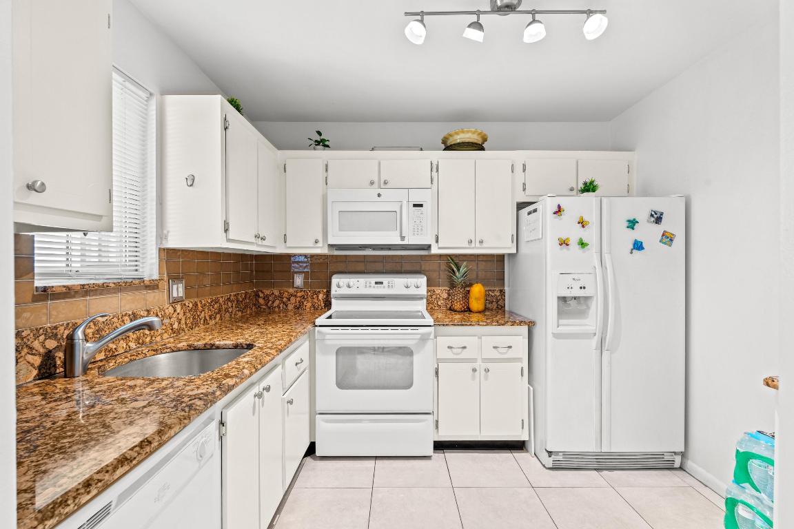 BOUNDBROOK CONDO S - Residential Lease