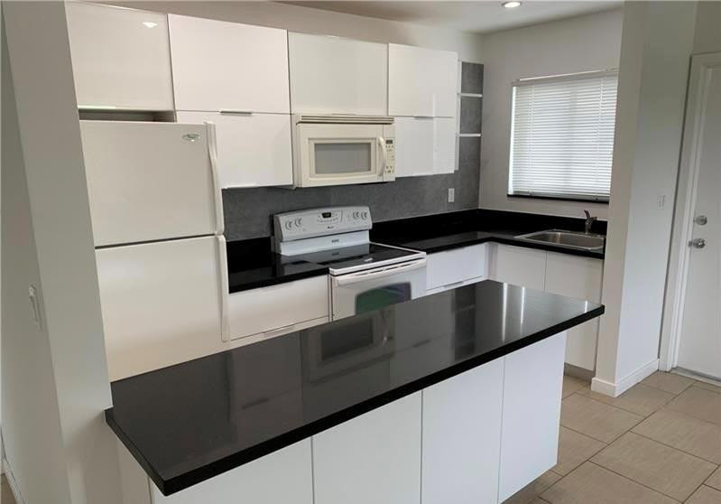 OAKLAND OCEAN MILE - Residential Lease