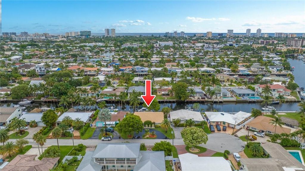 Photo of 420 SE 13 Ave, Pompano Beach, FL 33060 (MLS # F10383539)