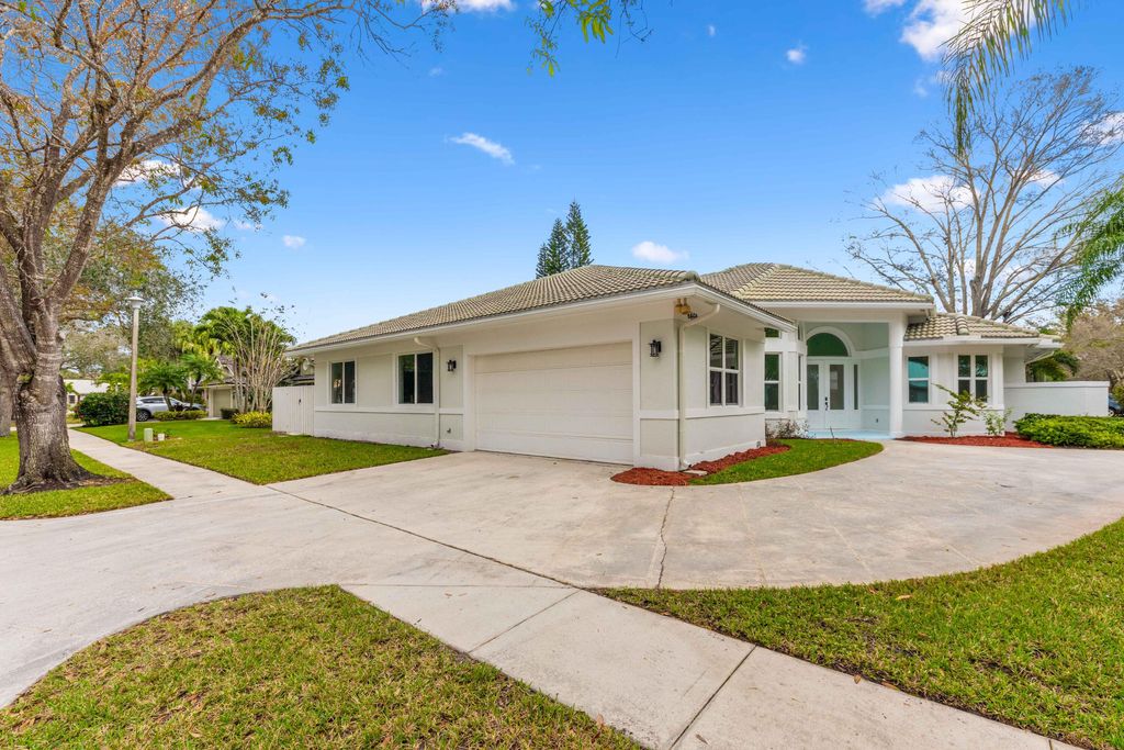 Photo of 6469 Longleaf Pine Drive, Jupiter, FL 33458 (MLS # R10956980)