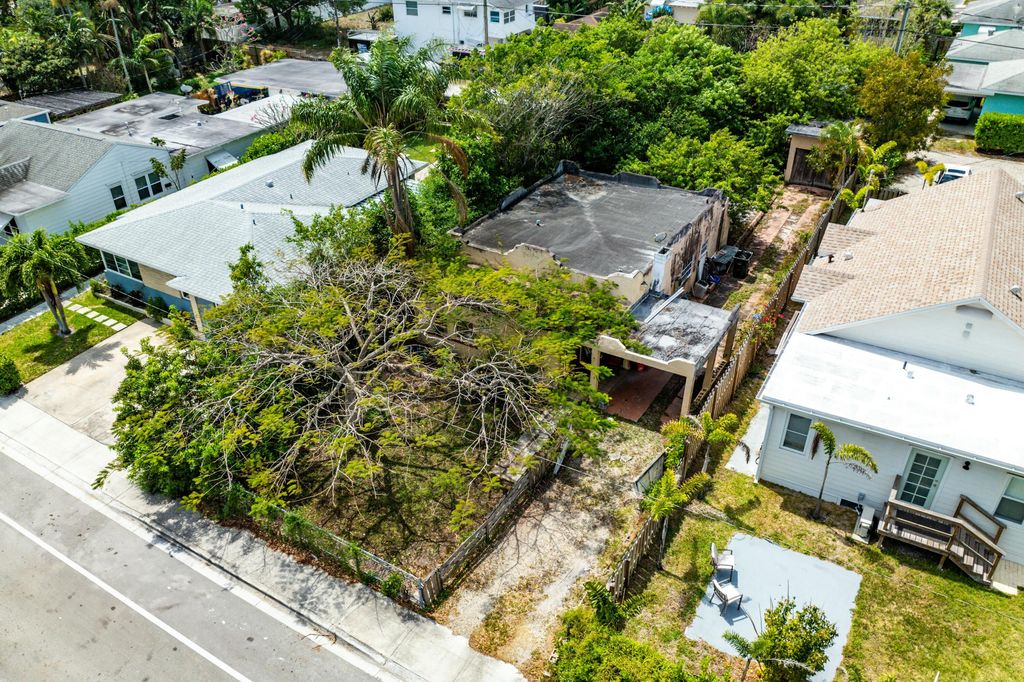 Photo of 825 N K Street, Lake Worth Beach, FL 33460 (MLS # R11077443)