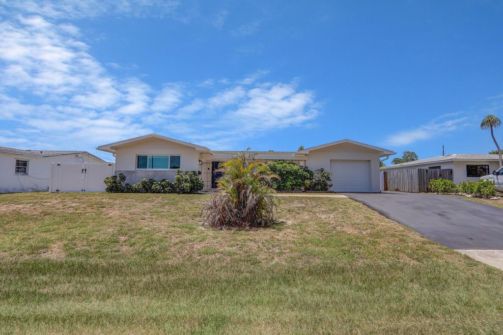 Photo of 3898 Holly Drive, Palm Beach Gardens, FL 33410 (MLS # R11093035)