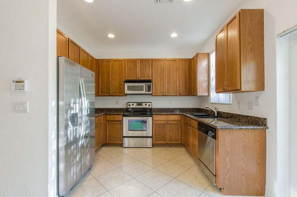 1077 NW 18th Avenue