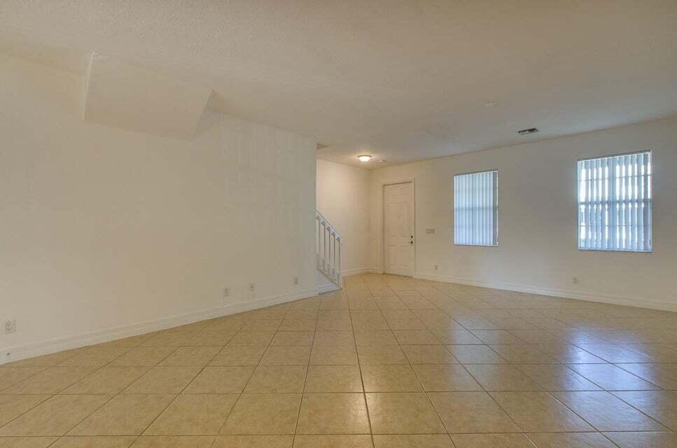 1077 NW 18th Avenue