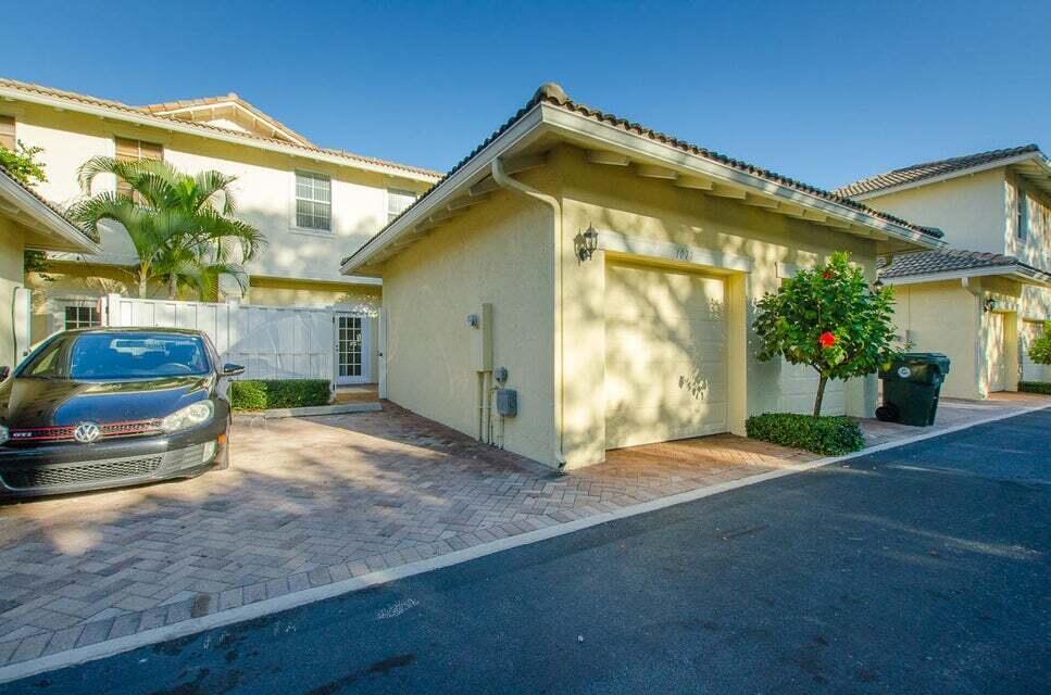 1077 NW 18th Avenue