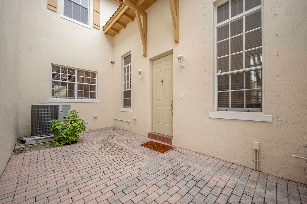 Photo of 2500 NW 4th Street, Boynton Beach, FL 33426 (MLS # R11005107)