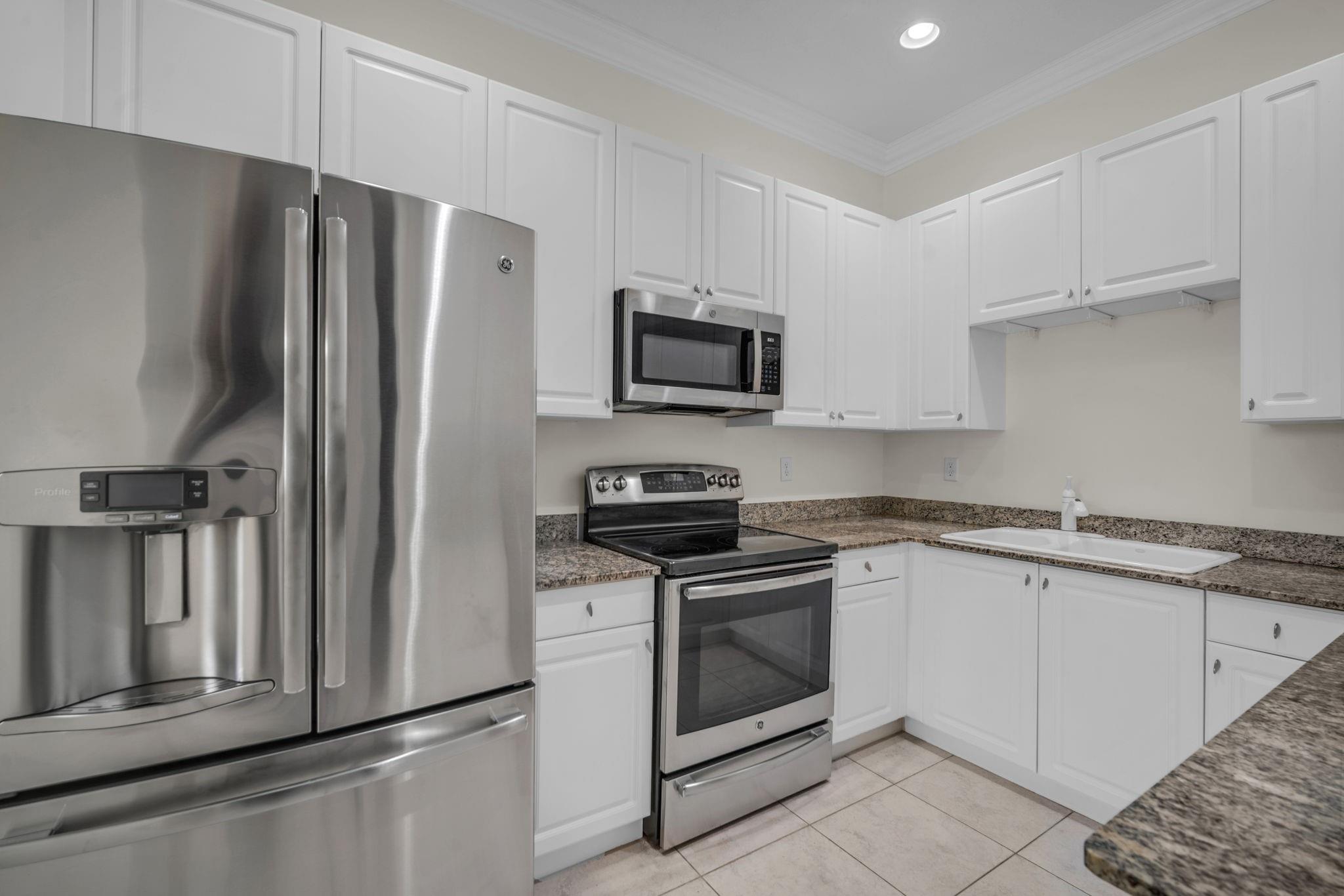 Rolling Hills Golf & Tenn - Residential Lease