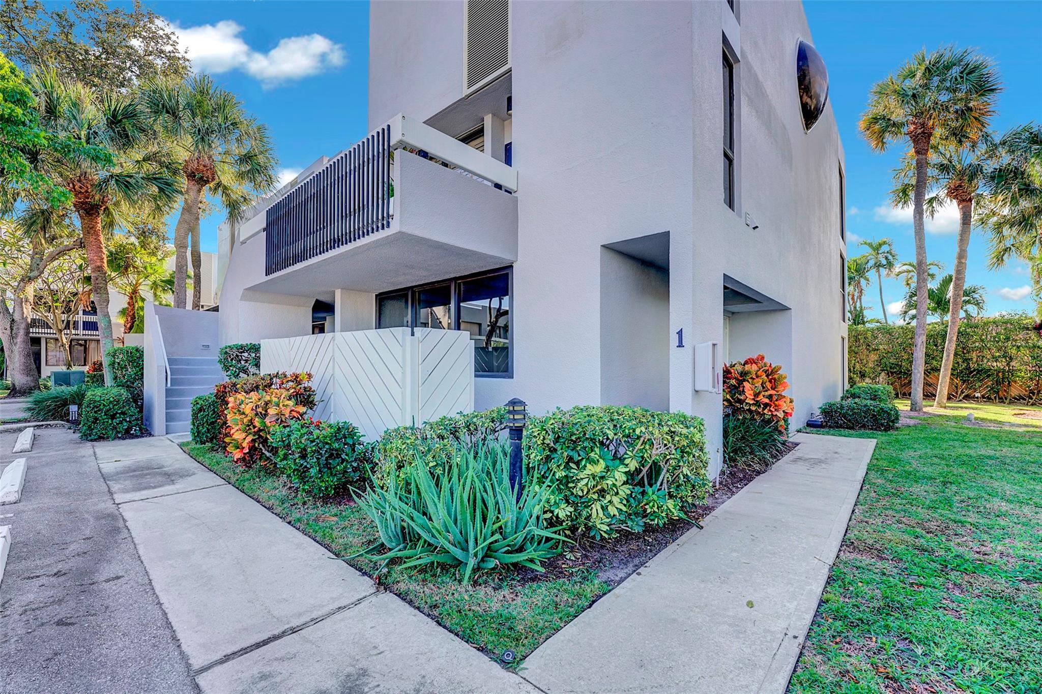 1100 SE 5th Ct 1